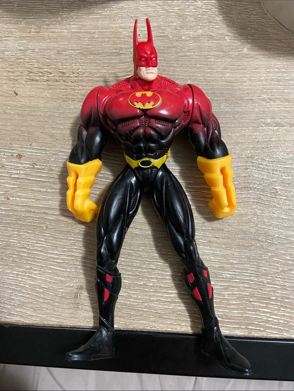 1997 KENNER RED HOODED * MISSILE FIRING * BATMAN ACTION FIGURE